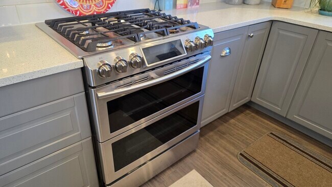 Building Photo - 533 Prospect St