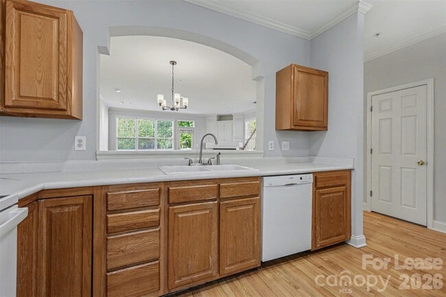 Building Photo - 841 W 4th St