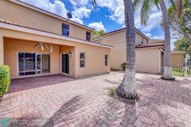 Building Photo - 3829 NW 62nd Ct