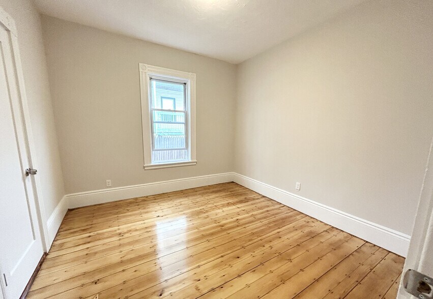 Building Photo - 12 Buttonwood St