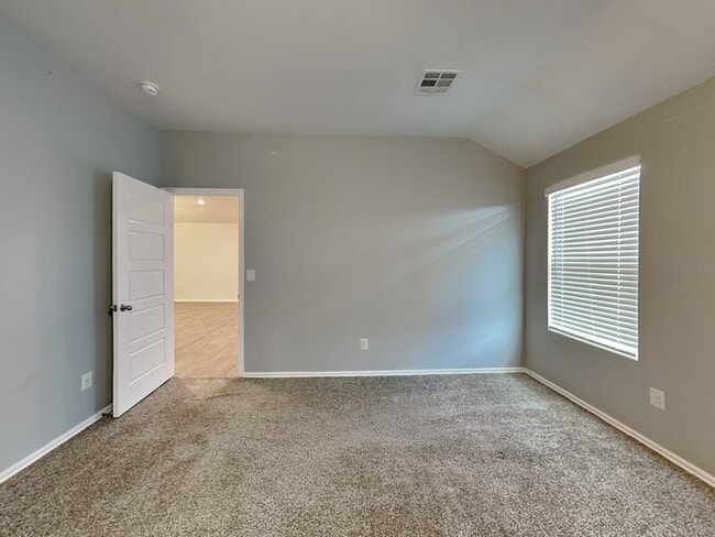 Building Photo - 3420 moraine dr