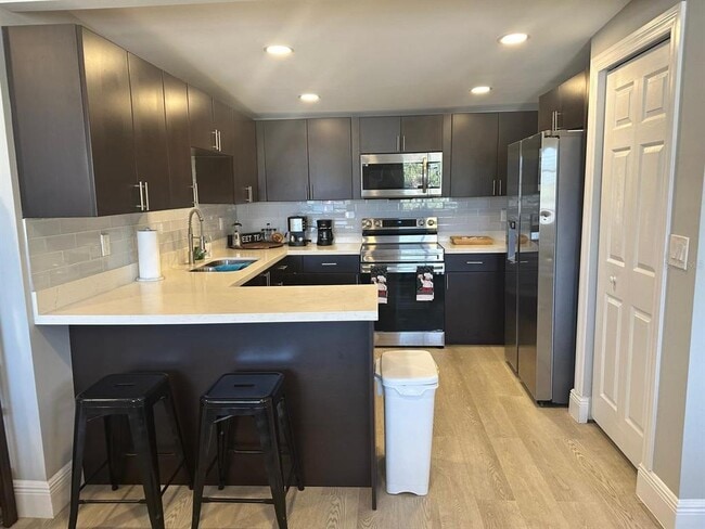 Building Photo - 244 Lexington Dr