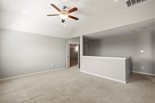Building Photo - 15518 Montreal Dr