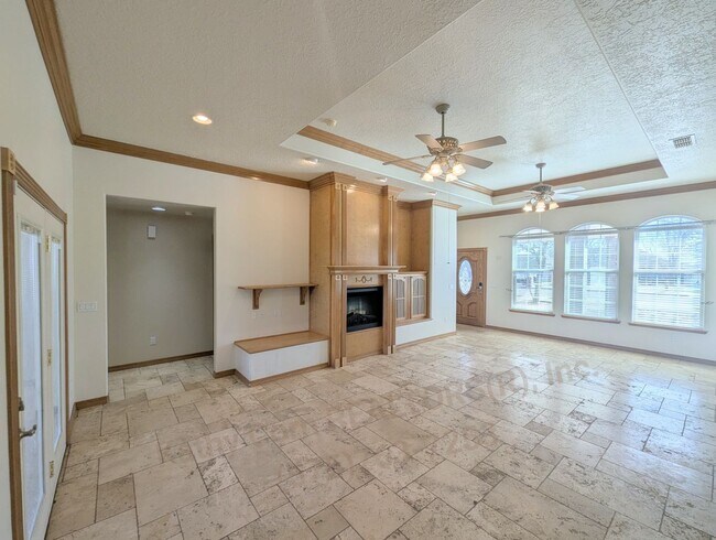 Building Photo - Luxurious Relaxation in Raintree