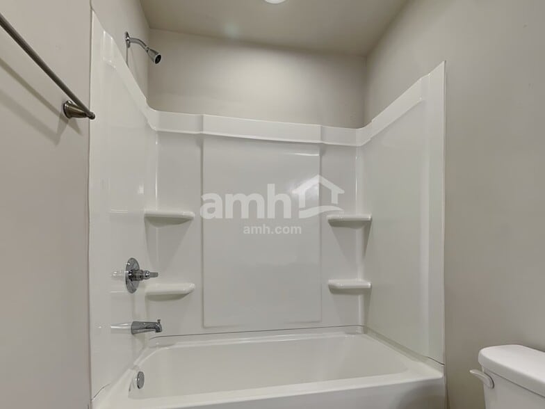 Building Photo - 218 Omega Ct