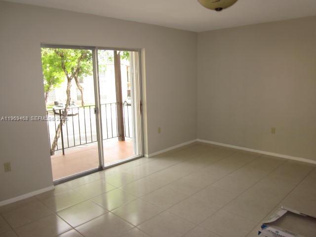 Building Photo - 10738 N Kendall Dr