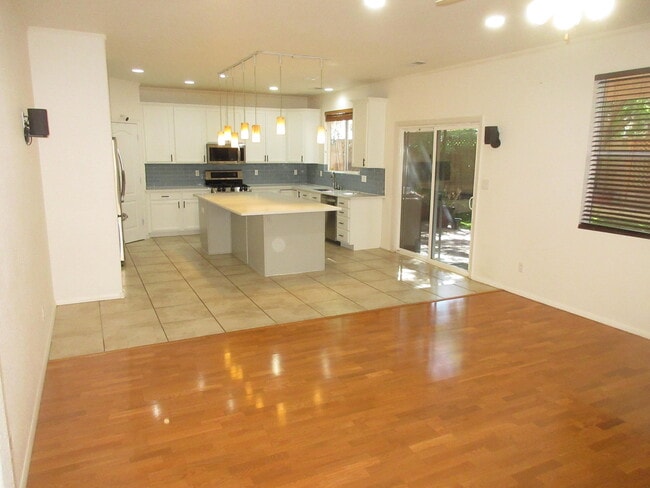 Building Photo - 7320 Desert Eagle Rd NE