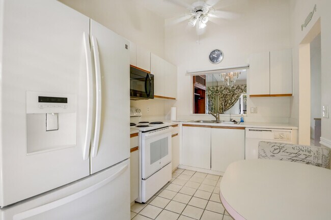 Building Photo - 3340 Lucerne Park Dr