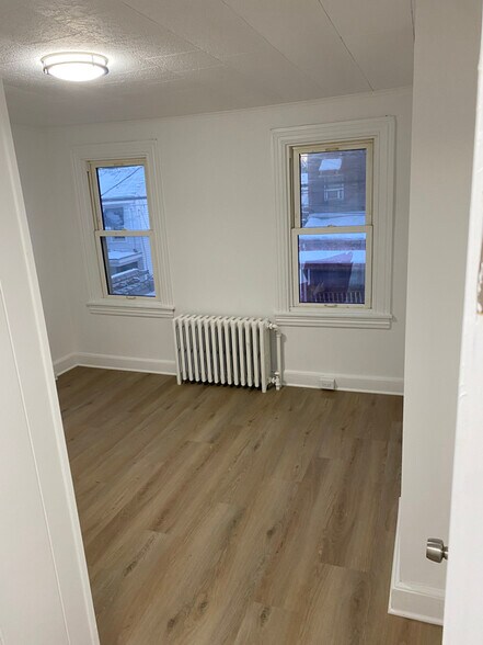 Building Photo - 46 Bond St