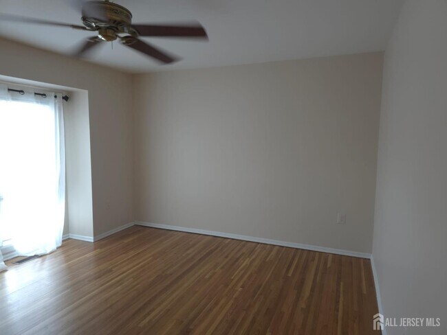 Building Photo - 161 Willowbrook Dr