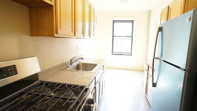 Building Photo - 3 bedroom in BRONX NY 10467