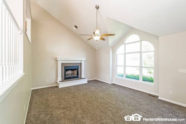 Building Photo - 3 Bedroom/ 2 Bath Home in Gardner! Availab...