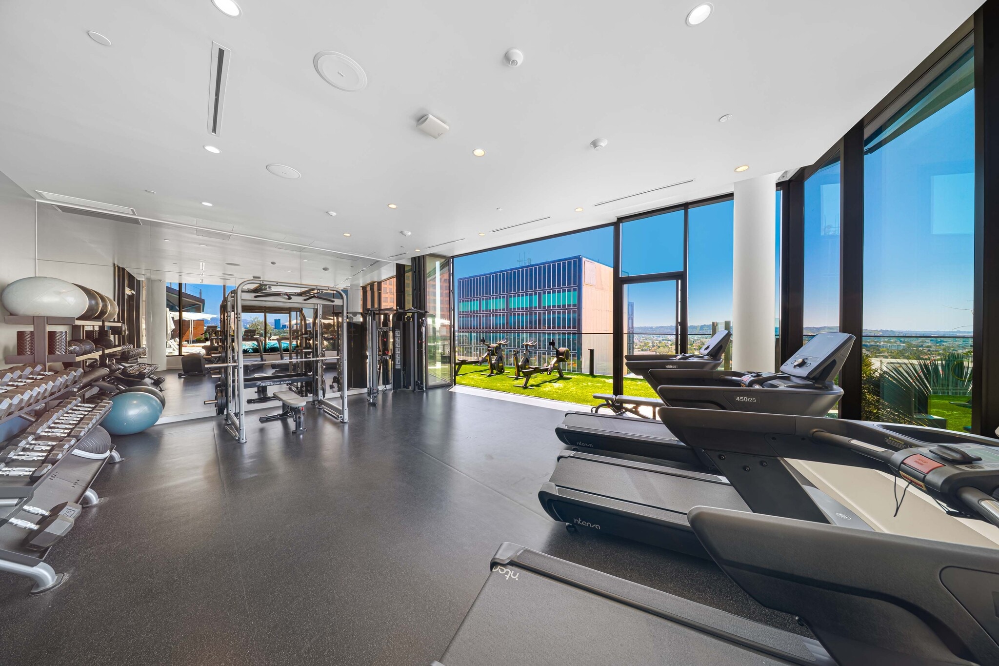 Building Photo - 6401 Wilshire Blvd