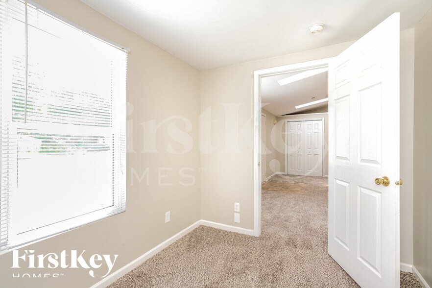 Building Photo - 3312 S Parker Ave