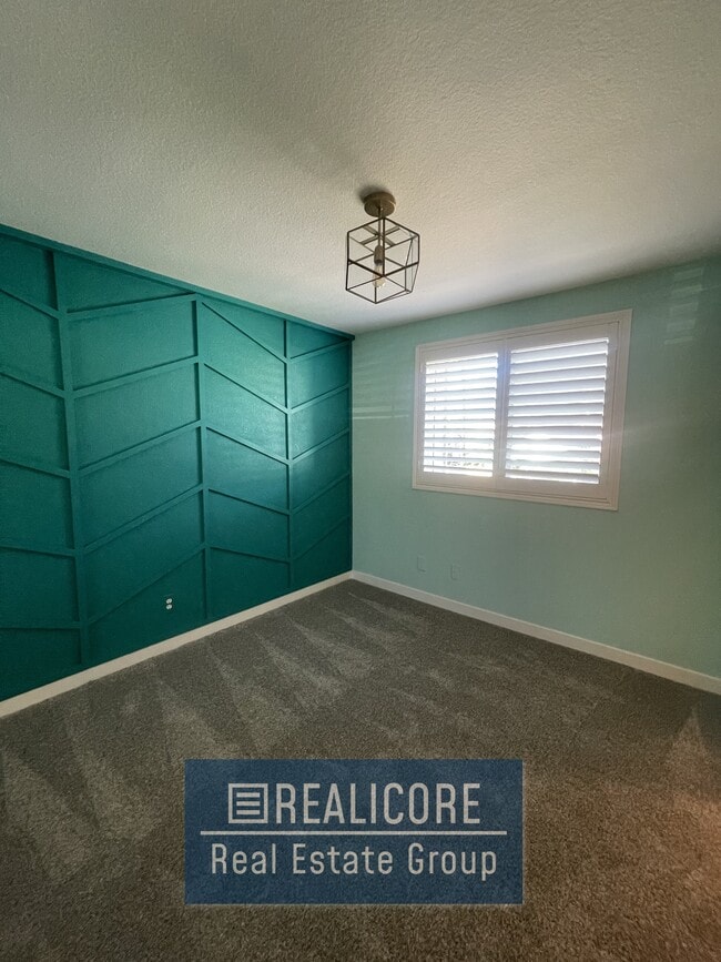 Building Photo - 10937 Sonora Ave