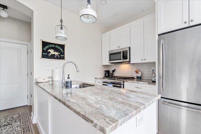 Building Photo - 77 Van Dam St