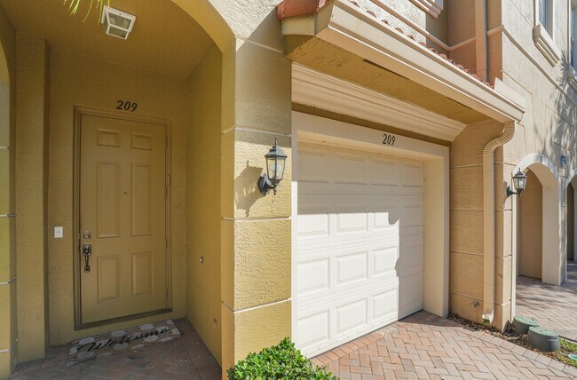 Building Photo - 4971 Bonsai Cir