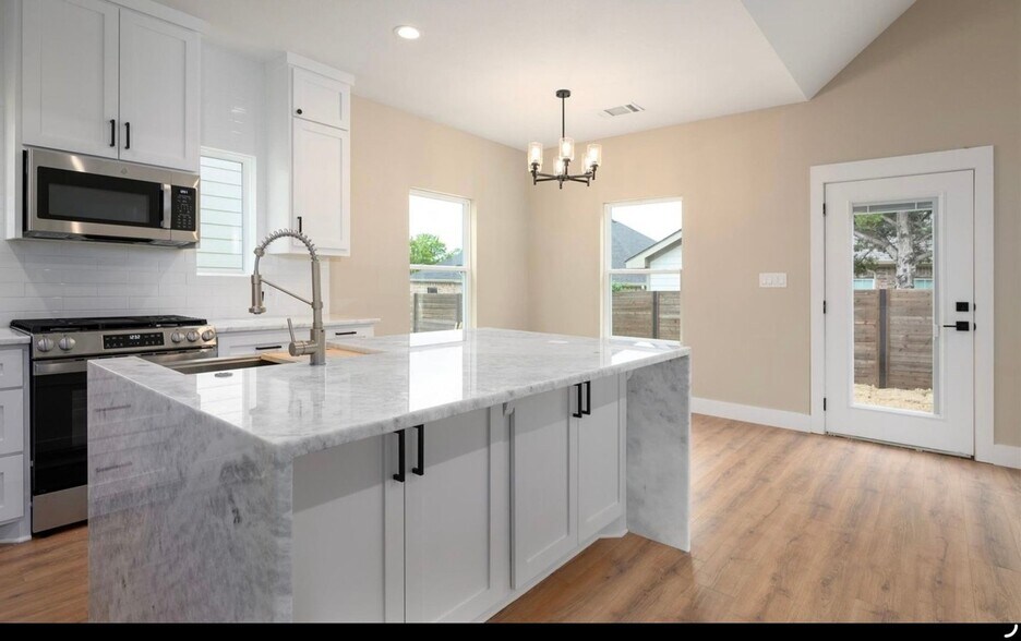 Building Photo - 4808 Dry Creek Rd