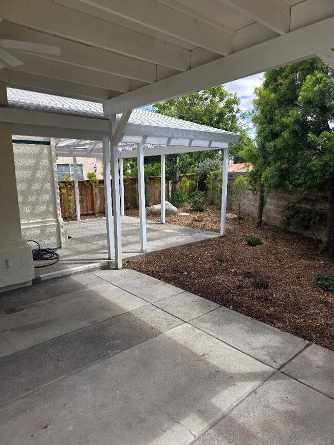 Building Photo - Beautiful 3 Bedroom Home in Gated Community