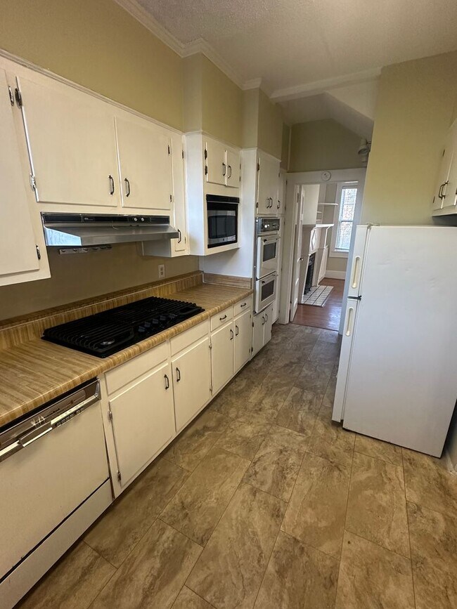 Building Photo - 139-141 S. Pickens Street