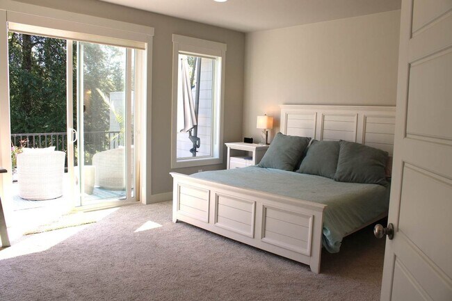 Building Photo - Beautiful Wollochet Bay 3-Bedroom Town Home