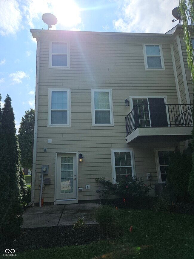 Building Photo - 9062 Sparta Dr