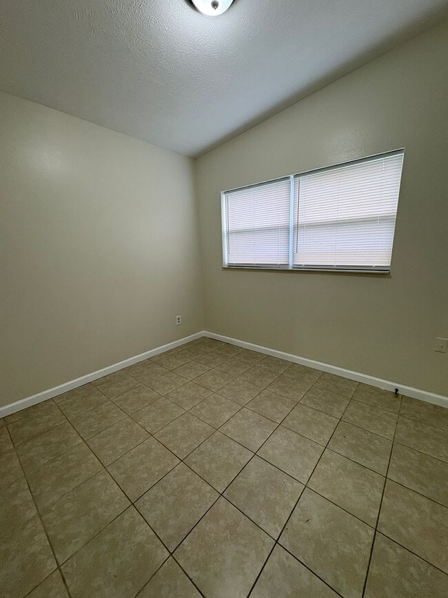 Building Photo - Renovated 3 bedroom house in the heart of ...