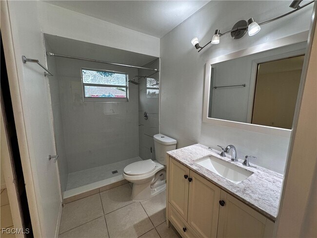 Building Photo - 4517 SW Santa Barbara Pl