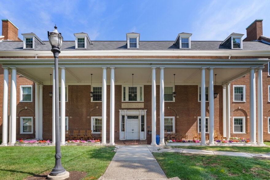 Primary Photo - Austin Manor