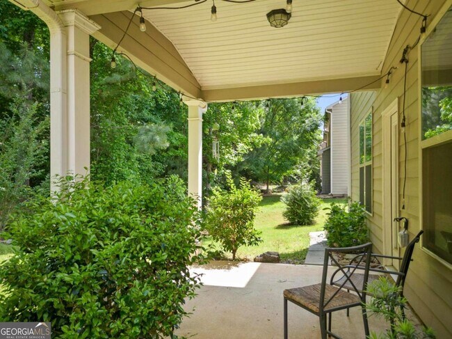 Building Photo - 240 Stillwood Dr