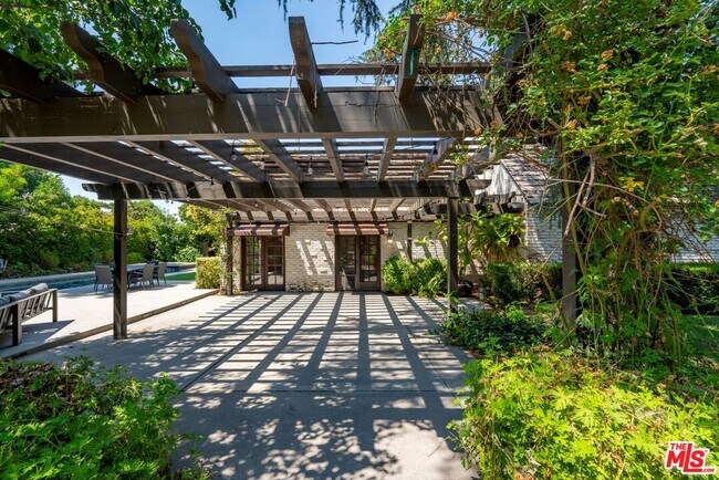 Building Photo - 23057 Sylvan St