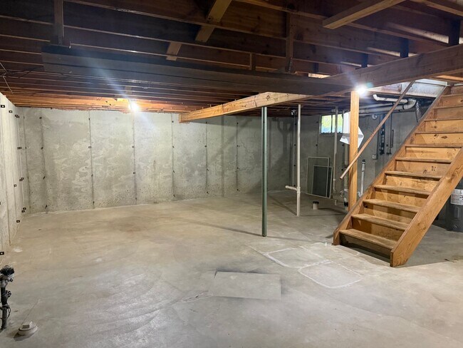 Building Photo - 1012 Sunset Ln