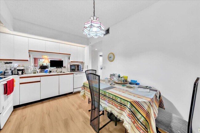 Building Photo - 500 SW 130th Terrace