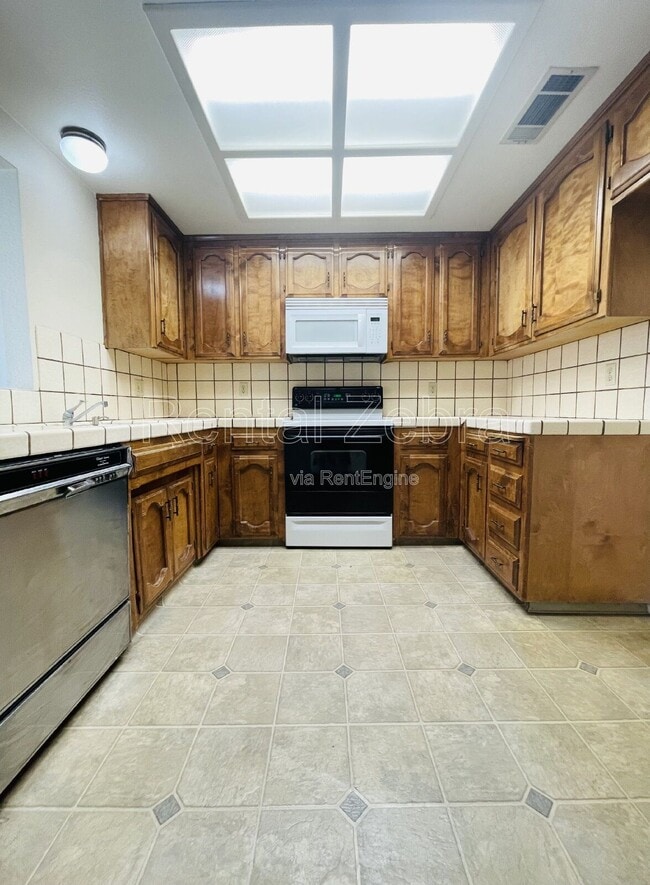 Building Photo - 3068 Colony Park Dr