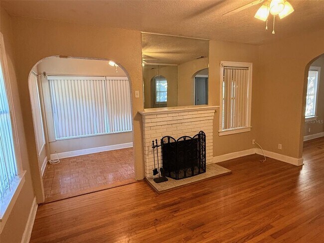 Building Photo - 1908 20th Ave N