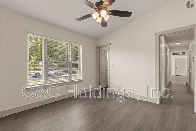 Building Photo - 4541 E 32nd Pl