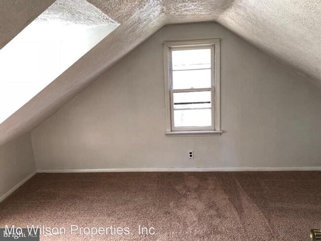 Building Photo - 4 br, 1 bath House - 1114 Burton Street