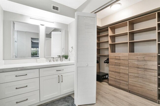 Building Photo - 5292 Buckhead Cir