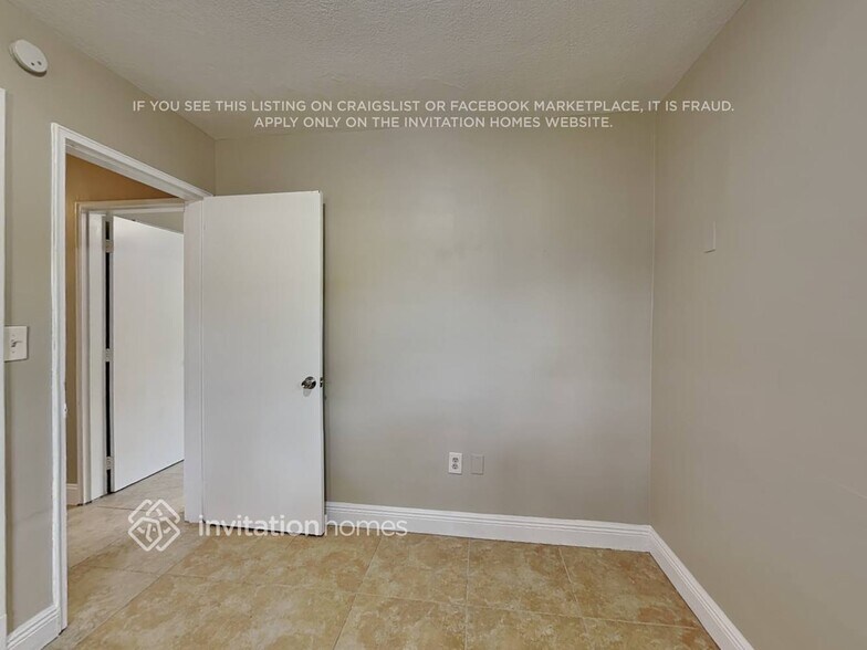 Building Photo - 1410 N 70th Terrace