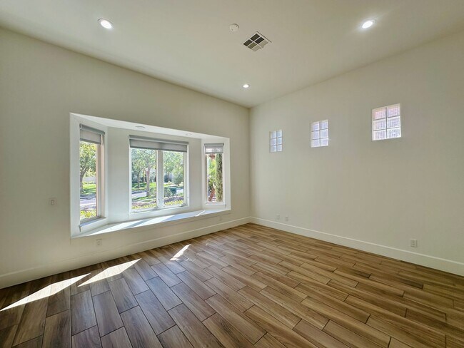 Building Photo - Stunning home with pool in prestigious Eagle Hills!