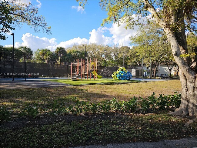 Building Photo - 4235 N University Dr