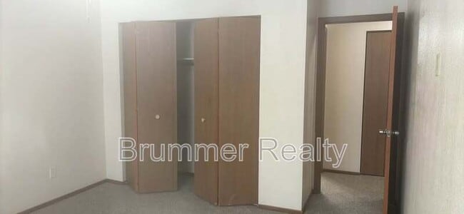 Building Photo - 305 Waters Edge Dr