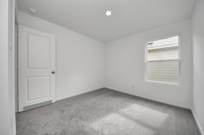 Building Photo - 13499 Sonali Springs Dr