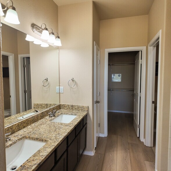 masterbath - 5234 Prominence Pt