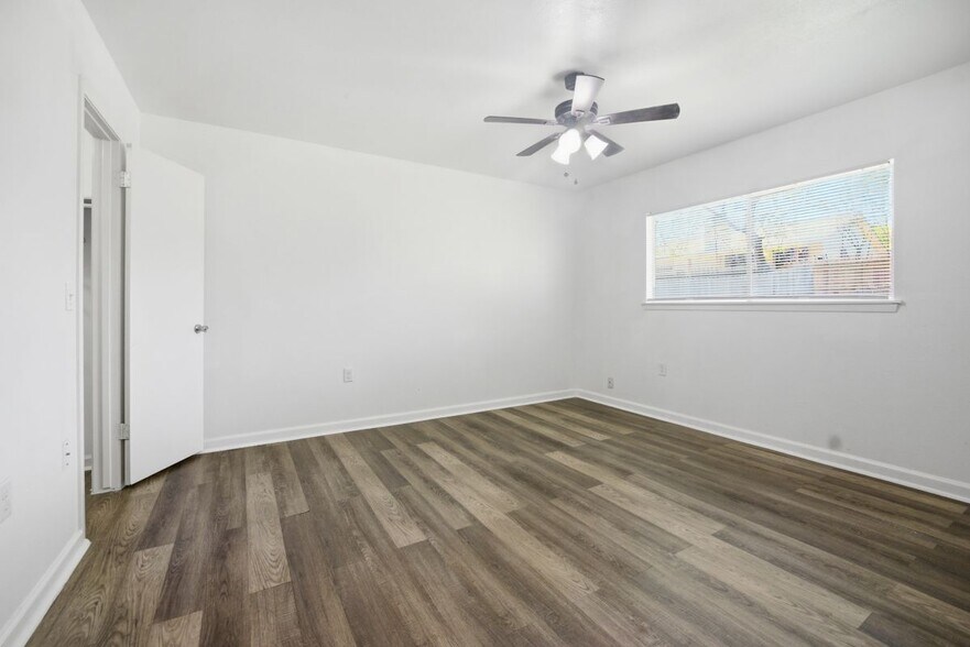 Building Photo - 5722 Misty Glen