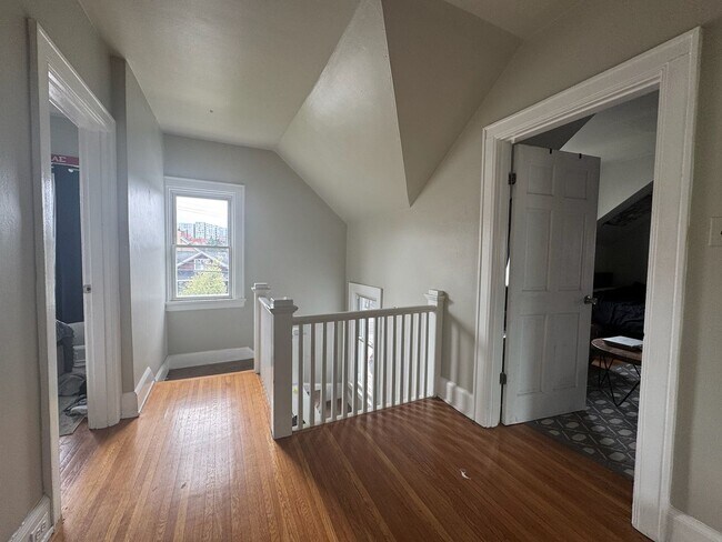 Building Photo - 350 Probasco St