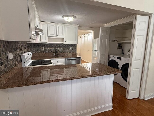 Building Photo - 1080 Pendleton Ct