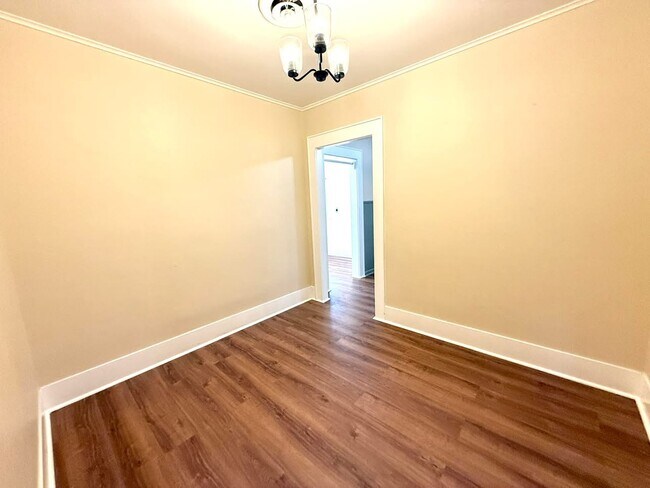 Building Photo - 1329 Hargrove St