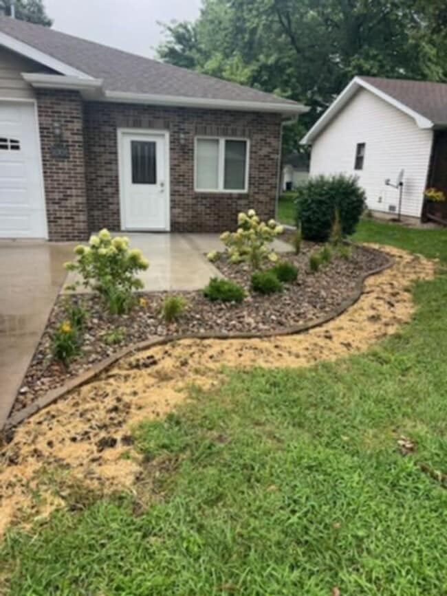 Building Photo - Maintenance Free Living Arrangement