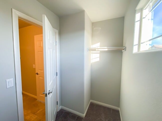 Building Photo - GATED 3 BED 2 BATH 2 CAR GARAGE SINGLE FAM...